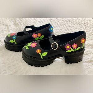 dELiA*s Black Platform Shoes Whimsical Flowers | 8M